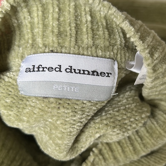 Green Vintage Sweater - Picture 3 of 3